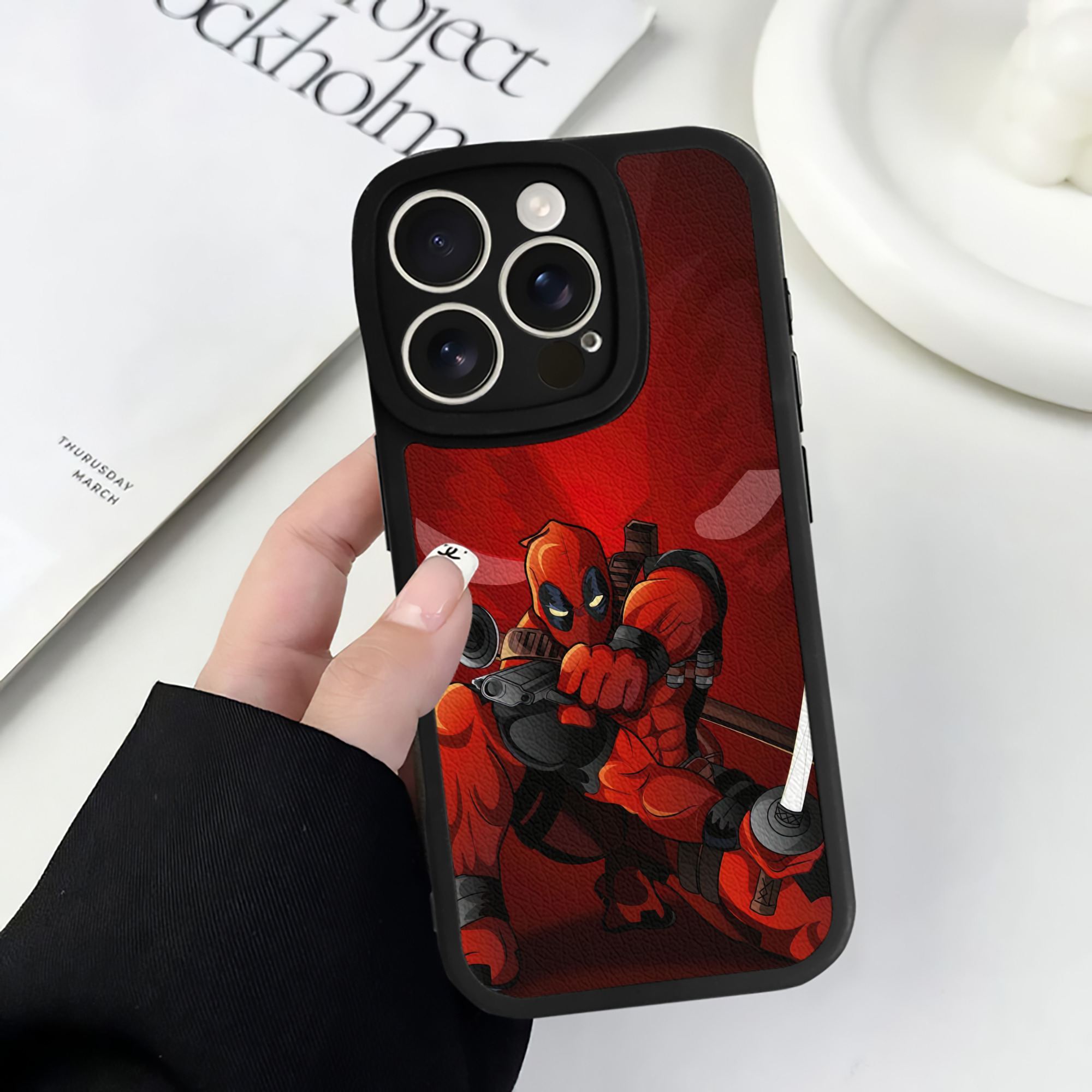 （画像用） Deadpool デッドプール 【iPhone 16シリーズ対応】シリコンスマホケース（レザー調） 材質：シリコン